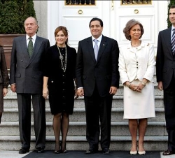 El Presidente de Panamá y su esposa, junto a los Reyes y los Príncipes de Asturias, momentos antes del almuerzo