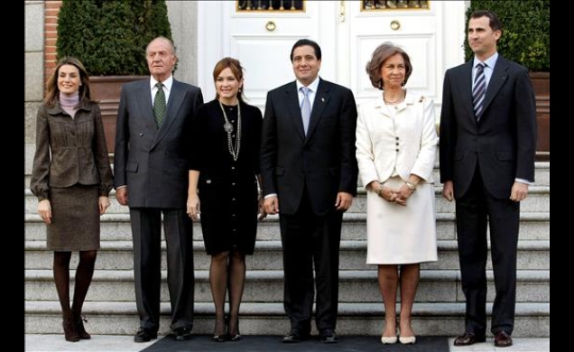 El Presidente de Panamá y su esposa, junto a los Reyes y los Príncipes de Asturias, momentos antes del almuerzo