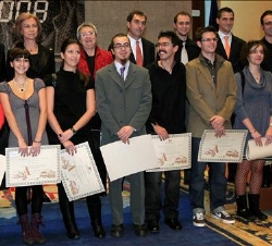 Fotografía de grupo con los alumnos de la Escuela de Grabado y Diseño Gráfico