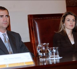 Sus Altezas Reales los Príncipes de Asturias durante la apertura de la Jornada sobre el Acero
