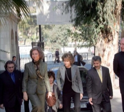 Doña Sofia acompañada por la esposa del Presidente de Siria, Asma Al-Assad, a su llegada al Museo Nacional de Damasco