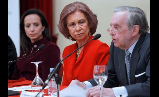 Su Majestad la Reina junto al presidente de la Fundación José Ángel Sánchez Asiaín