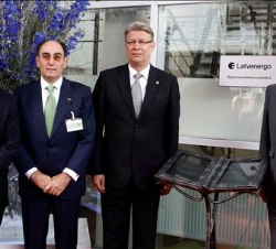 El Rey, el Presidente de Letonia, el ministro Moratinos y el presidente de Iberdrola, durante la inauguración de la Central de Latvanergo