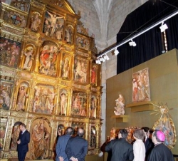 Doña Sofía durante su recorrido por la exposición