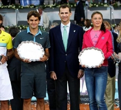 Don Felipe, con los ganadores, Roger Federer y Dinara Safina, y los finalistas, Rafael Nadal y Caroline Wozniacki