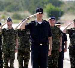 Su Alteza Real el Príncipe de Asturias a su llegada al acuartelamiento de Camposoto, Cádiz
