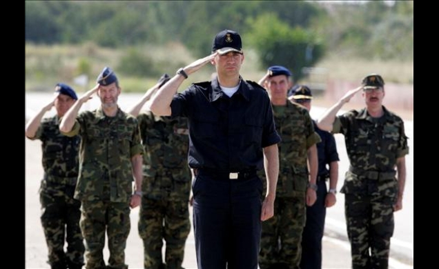 Su Alteza Real el Príncipe de Asturias a su llegada al acuartelamiento de Camposoto, Cádiz