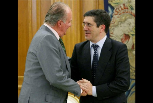 Su Majestad recibe el saludo del lehendakari del Gobierno Vasco, Francisco Javier López