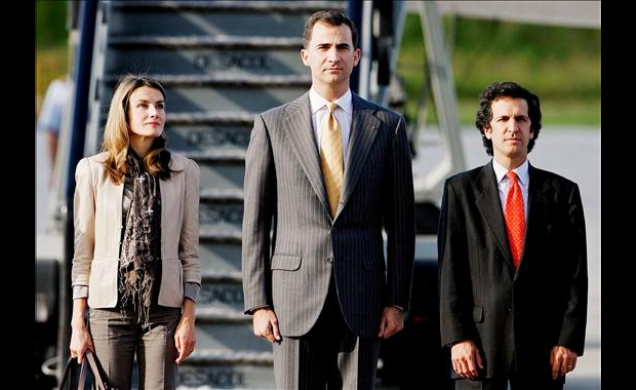 Sus Altezas Reales junto al ministro de Relaciones Exteriores de Colombia, Jaime Bermúdez