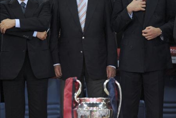 Don Juan Carlos, con el primer ministro Berlusconi y el Príncipe Guillermo