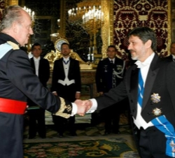 El nuevo embajador de Brasil saluda a Don Juan Carlos
