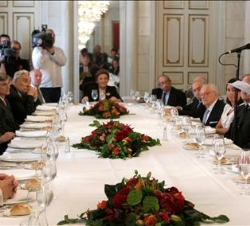 Sus Majestades los Reyes momentos antes del almuerzo
