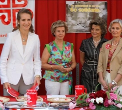 Doña Elena en la mesa de cuestación
