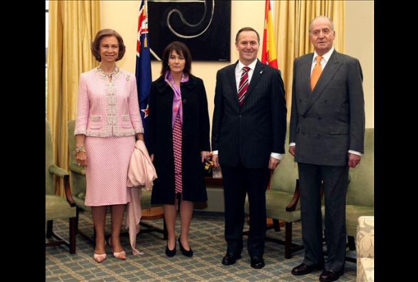 Don Juan Carlos y Doña Sofía, con el primer ministro, John Key, y su esposa, Bronagh Key, en el Parlamento