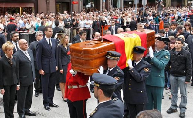 Don Felipe y Doña Letizia, junto con la vicepresidenta primera del Gobierno y ministra de la Presidencia, el presidente del Senado, el lehendakari del