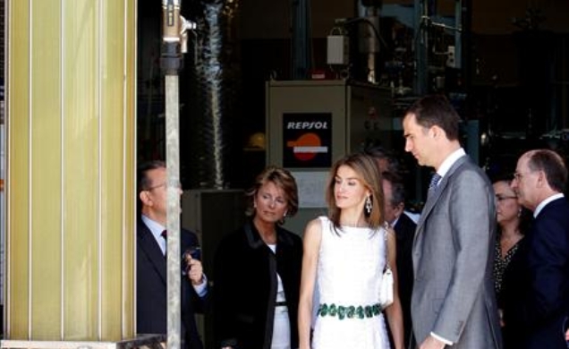Don Felipe y Doña Letizia durante su visita al Centro Tecnológico de Repsol