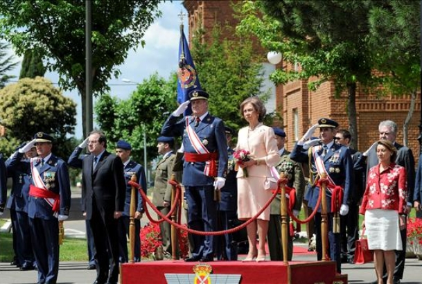 Sus Majestades los Reyes durante el acto de entrega de los Reales Despachos