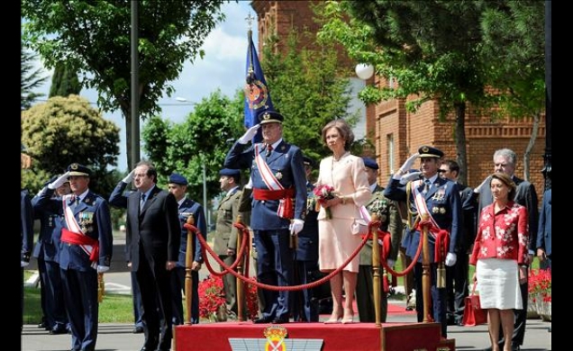 Sus Majestades los Reyes durante el acto de entrega de los Reales Despachos