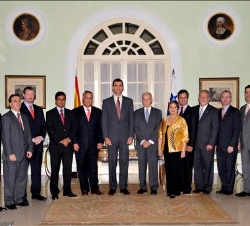 Su Alteza Real junto a personalidades panameñas