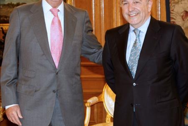 Don Juan Carlos con Joaquín Almunia