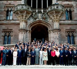 Fotografía de grupo con los asistentes a la sesión de trabajo