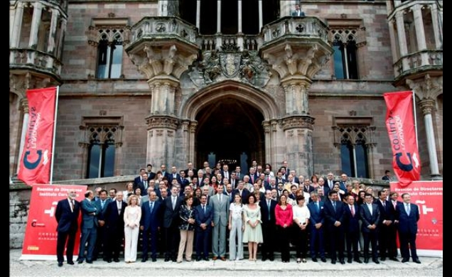 Fotografía de grupo con los asistentes a la sesión de trabajo