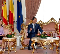 Los Príncipes, con la presidenta de la Cámara de los Diputados, Roberta Anastase
