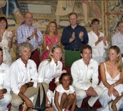 Fotografía de grupo con los tripulantes del Sonata