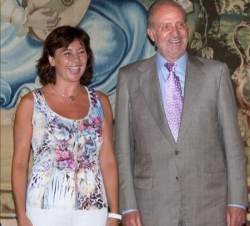 Su Majestad el Rey junto a la presidenta del Consell de Mallorca, Francina Armengol