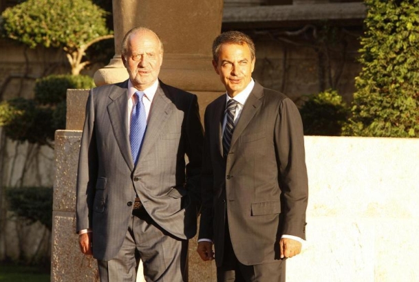 Don Juan Carlos junto al presidente del Gobierno, José Luis Rodríguez Zapatero