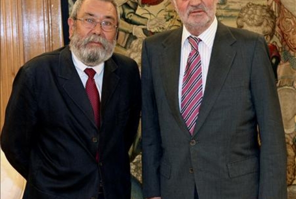 Don Juan Carlos con el secretario general de UGT, Cándido Méndez