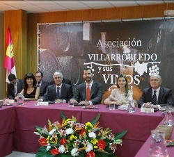 Los Príncipes de Asturias presidieron la reunión de trabajo con representantes del sector vinícola de Villarrobledo