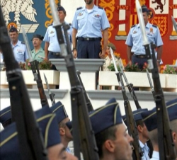 Don Felipe, durante el desfile de las tropas