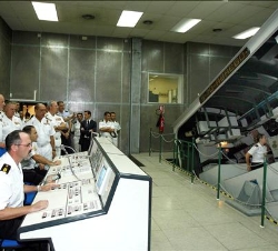 Don Juan Carlos presencia un ejercicio en uno de los simuladores