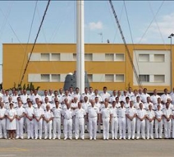 Fotografía de grupo con el personal de la Flotilla de Submarinos