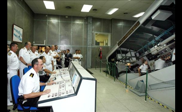 Don Juan Carlos presencia un ejercicio en uno de los simuladores