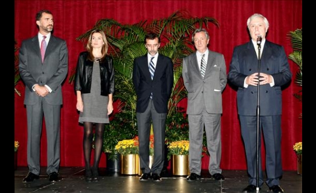 Los Príncipes, acompañados por el embajador de España, Jorge Dezcallar, el cónsul general en Chicago, Javier Rupérez, y el secretario de Estado de Asu