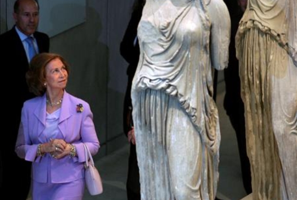 Doña Sofía, durante su visita al Museo