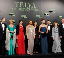 Fotografía de grupo, junto a los premiados