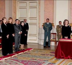 La Familia Real durante el funeral por el Conde de Latores