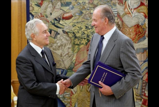 Don Juan Carlos recibe el saludo del presidente del Tribunal Supremo y del Consejo General del Poder Judicial