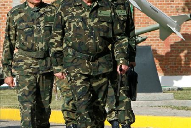 Su Majestad el Rey, a su llegada al Parque y Centro de Mantenimiento de Sistemas Antiaéreos, Costa y Misiles