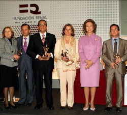Su Majestad la Reina junto a los premiados