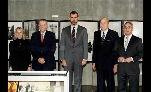 El Príncipe de Asturias, junto a la vicepresidenta primera del COE, Theresa Zabell, el presidente del COI, Jacques Rogge, el presidente del COE, Aleja