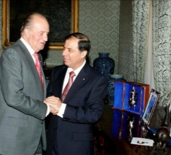Su Majestad saluda al Presidente Abela