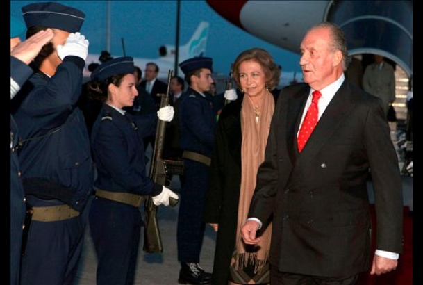 Sus Majestades, a su llegada a Lisboa