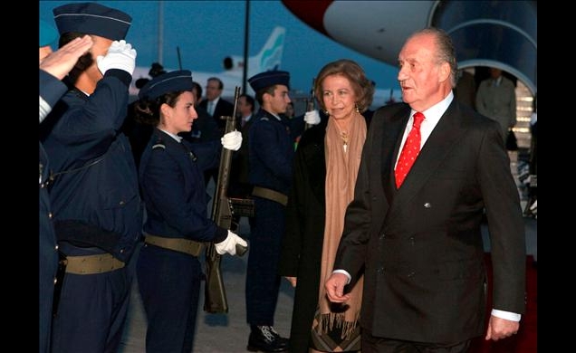 Sus Majestades, a su llegada a Lisboa