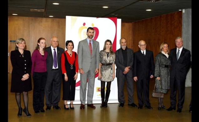Fotografía de grupo con los galardonados con los Premios Estatales al Voluntariado Social 2009