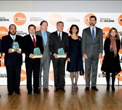 Fotografía de grupo con los galardonados