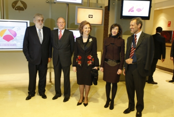 Los Reyes, con el presidente del Grupo Antena 3, la secretaria de Estado de Comunicación, y el consejero delegado del Grupo Antena 3